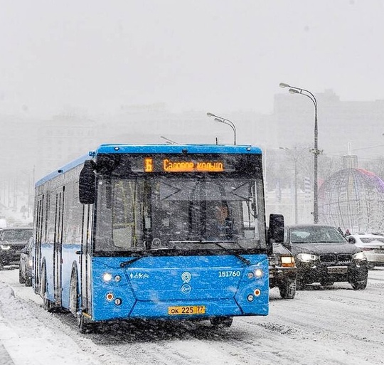 Экстренное предупреждение МЧС: в Москве и Московской области до вечера понедельника ожидаются снег, метель,..