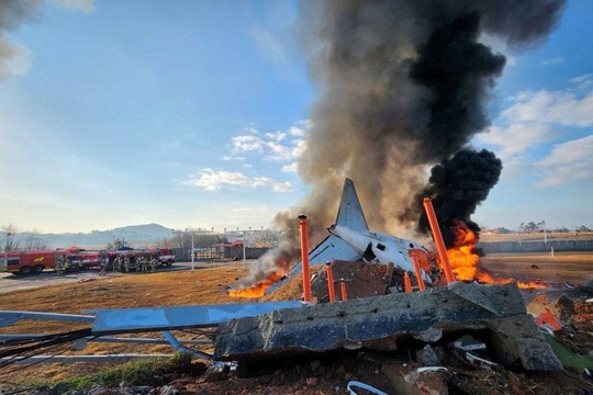 😳 Еще одна авиакатастрофа! Самолёт потерпел крушение в Южной Корее. Погибли 179 человек, выжили двое  Самолет..