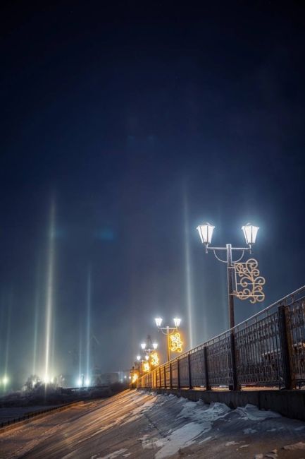 💙Сегодня ночью в небе над Нижегородской областью можно увидеть световые столбы.  Фото: Ян Кемпи 
Кто тоже..