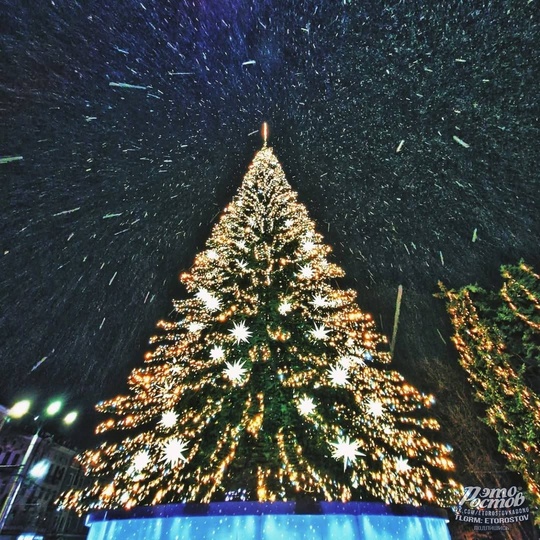 🎄✨️ Главные улицы Ростова в новогодних огнях и украшениях..