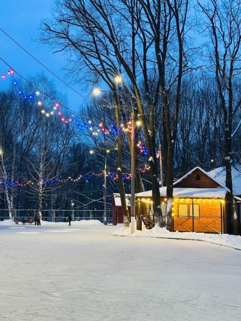 Атмосферно и в Автозаводском парке❄💙 
Красиво и уютно. Время для..