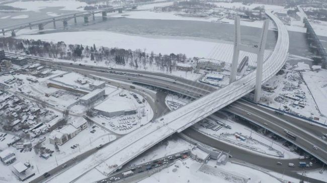 В Новосибирске открыли движение по правобережной развязке нового моста.  Теперь можно проехать с Речного..