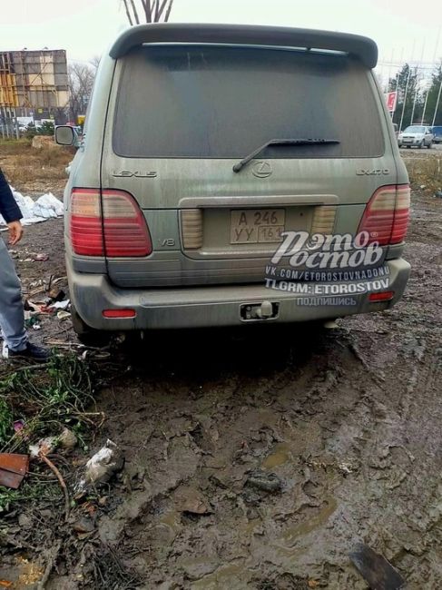 «Этот нахал приехал в наше СНТ Восход 2 (рядом с Таганрогской) и вывалил кучу мусора. На наши замечания..