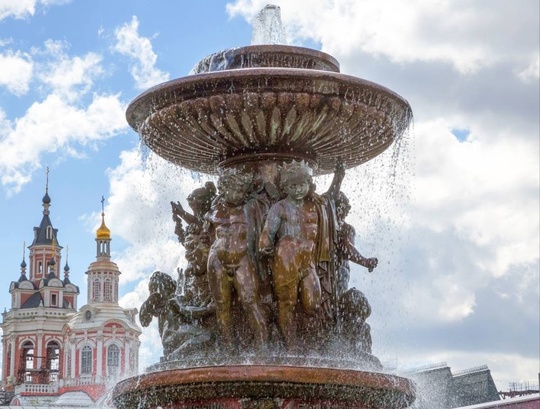 ⛲️ На Театральной площади отремонтировали фонтан «Витали».  Этот фонтан является одним из старейших..