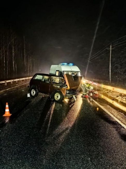 ВАЗ столкнулся с рейсовым пассажирским автобусом на автодороге Р-21 «Кола» 
Водитель автомобиля двигался по..