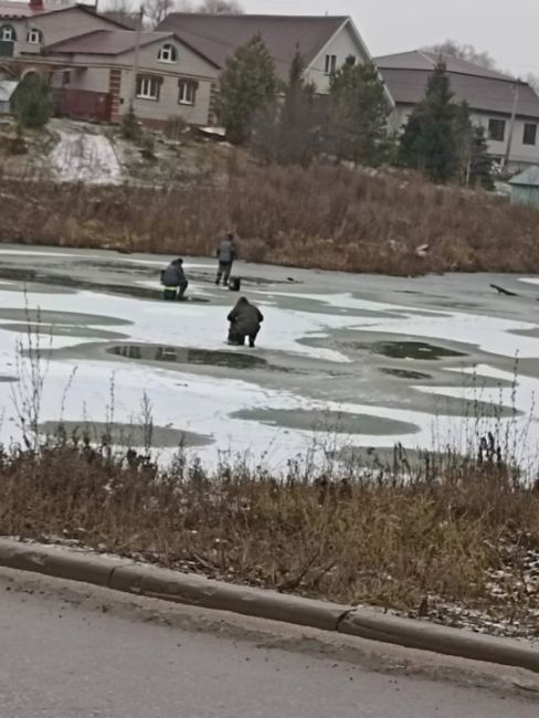 МЧС обращается к вам с просьбой не выходить на тонкий лёд! 
В это время нижегородские..