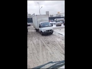 «Маму тваю *****», — в Москве ценные иностранные специалисты напали на водителя "Газели"  Водитель грузового..