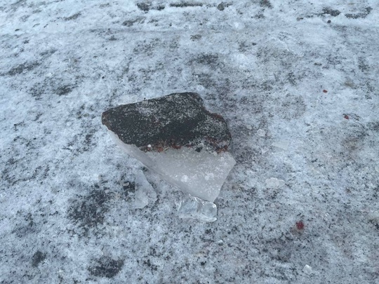 В Самаре возбуждено уголовное дело по факту падения наледи на ребенка
 
Днем 6 января 2025 года с козырька..