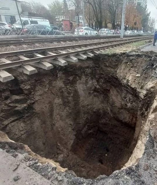 ⚡️С 8 марта в Краснодаре перекроют Московскую улицу для решения проблемы провалов  Специалисты заменят..