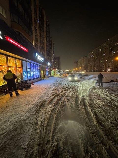 Вчера в 17.50 водитель Митсубиси Оутлендер, двигалась по придомовой территории дома на улице Гребенщикова не..