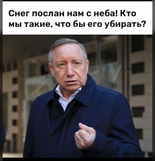 Обстановка на Невском проспекте на новогодних каникулах: туристам буквально приходится идти по дороге,..