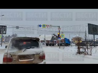 Водители не поняли  На выезде на Мочищенское шоссе около ТЦ «Гигант» в Новосибирске изменили направление..