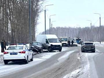 В ДТП с участием ГАЗели в Заельцовском районе пострадали три человека.  Водитель ГАЗели, перестраиваясь у..