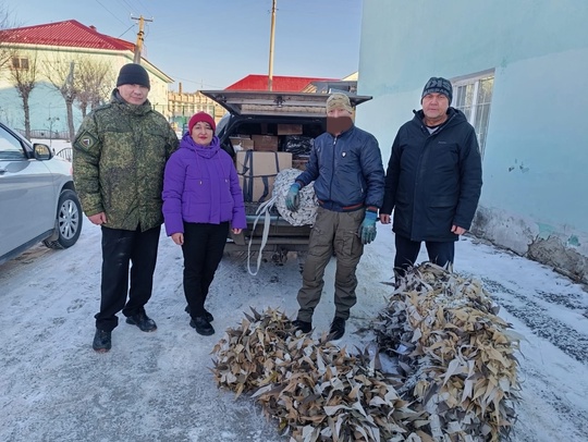 Более 10 тысяч маскировочных сетей, 25 тысяч окопных свечей для наших бойцов – результат работы волонтерского..