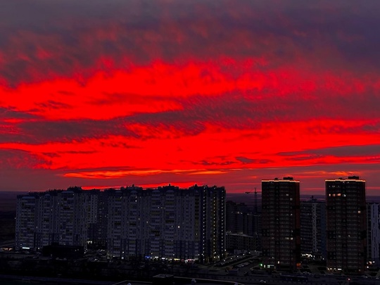 🌆 Закат сегодня был просто невероятным! Делитесь фото в..