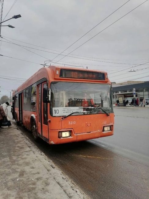 🗣️Нижегородцы массово жалуются на работу общественного транспорта в новогодние праздники.  Горожане..