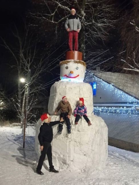 ☃В Арзамасе этой зимой был создан самый крупный снеговик.  Не стесняйтесь делиться своими творениями по..