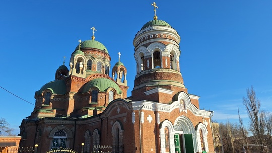 Храм Святого Благоверного Князя Александра Невского в Рождественском убранстве 🎄💫  Фото: Юлия..