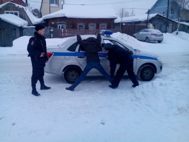 Отдыхающие на турбазе в Ленобласти спасли девушку от домашнего тирана  Мужчина на Новый год жестоко избил..